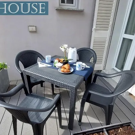 Palm House Daire